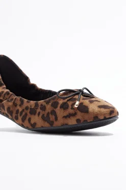 Cato Keyhole Scrunch Flats><noscript><img width=
