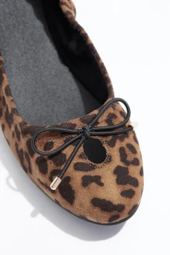 Cato Keyhole Scrunch Flats><noscript><img width=