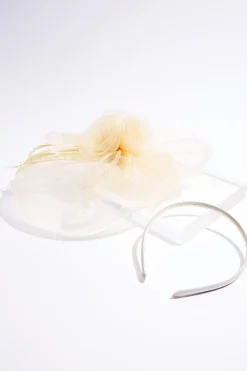 Cato Mesh Flower Feather Veil Fascinator><noscript><img width=